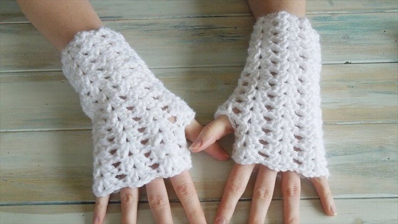 29 Crochet Iris Stitch Finger Less Mittens