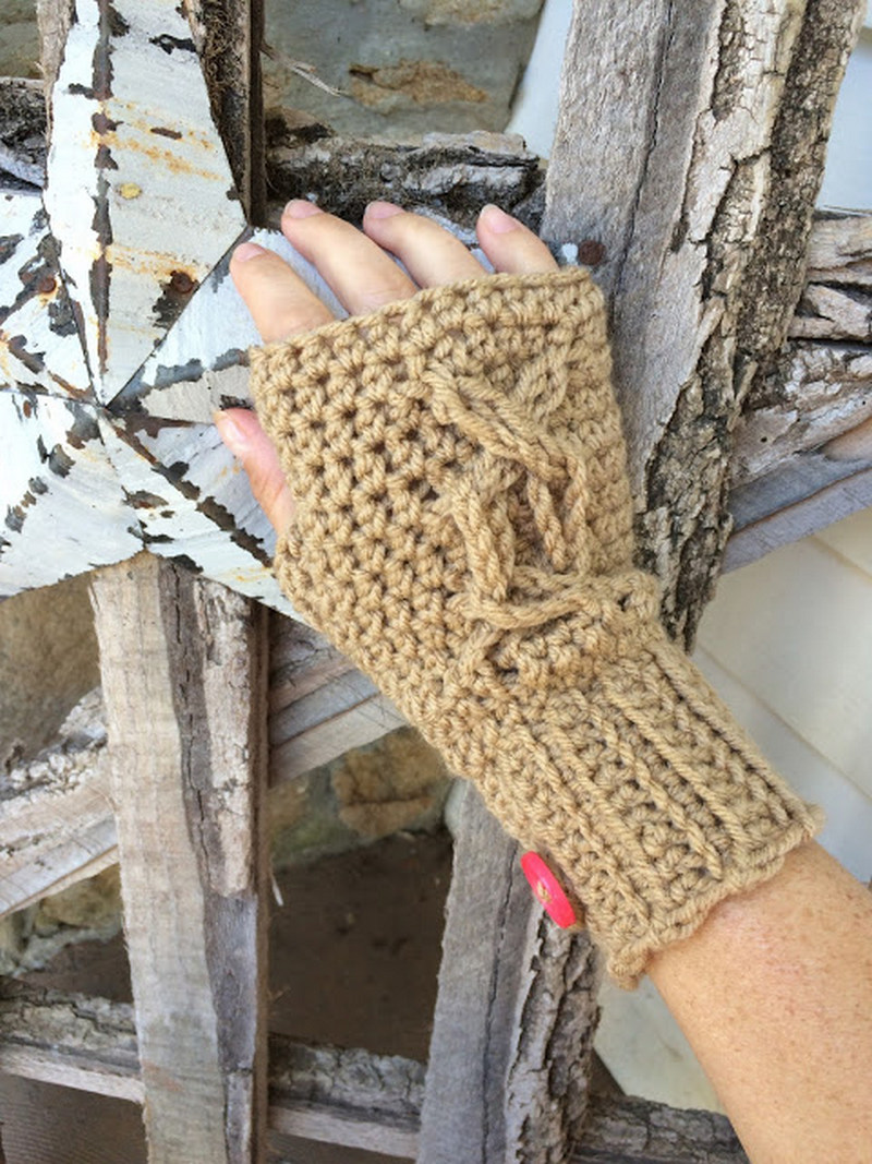 42 Chrissy's Cabled Fingerless Gloves