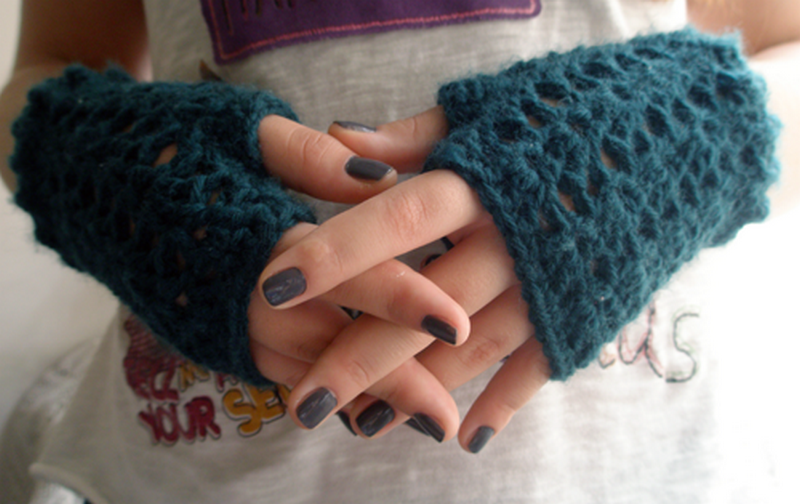 5 V-Stitch Fingerless Gloves Free Pattern