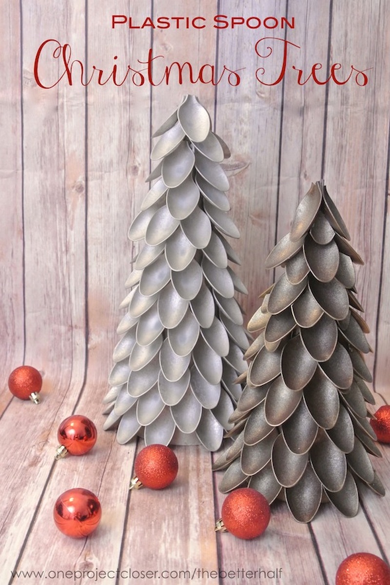 16 Plastic Spoon Christmas Tree