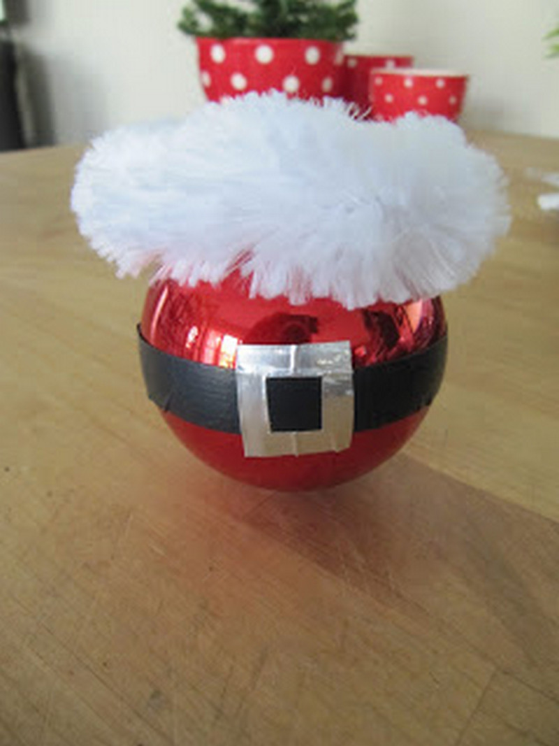 25 DIY Santa Ornament